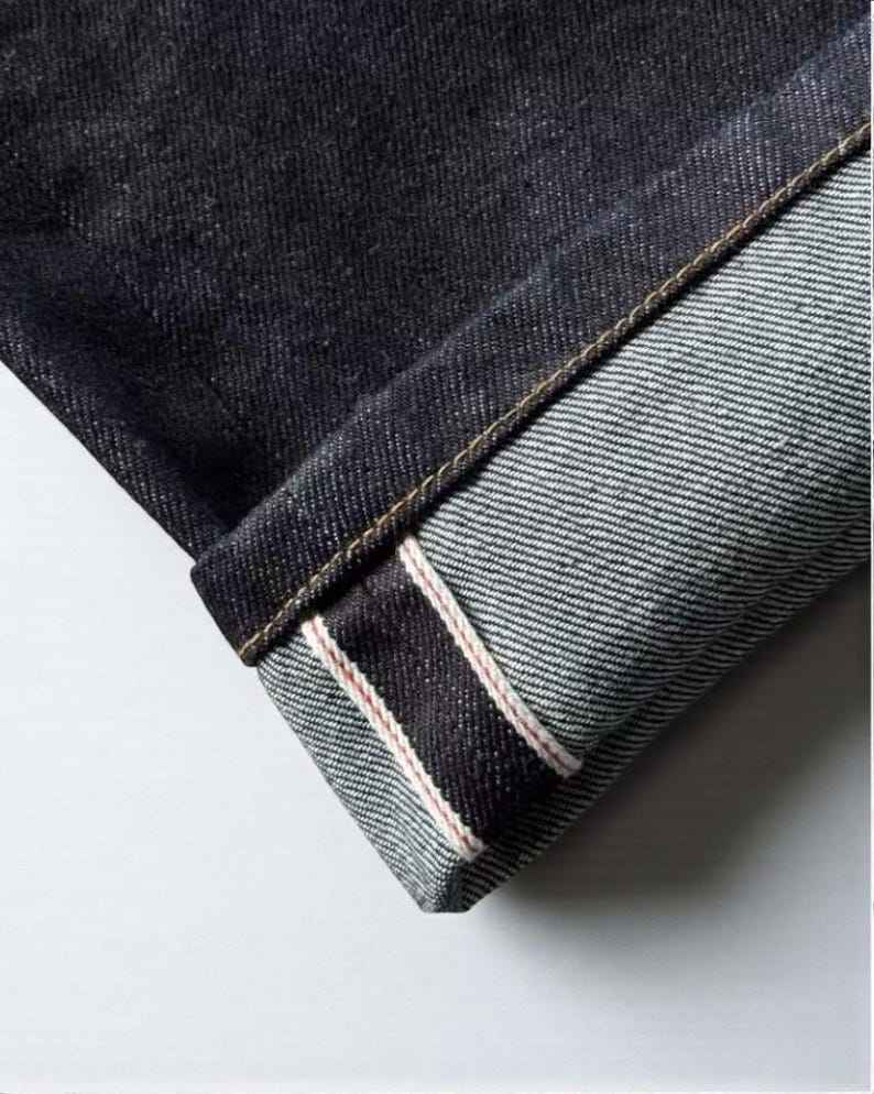 JEANS EN DENIM VINTAGE BRODERIE DE FLEURS DE PRUNIER