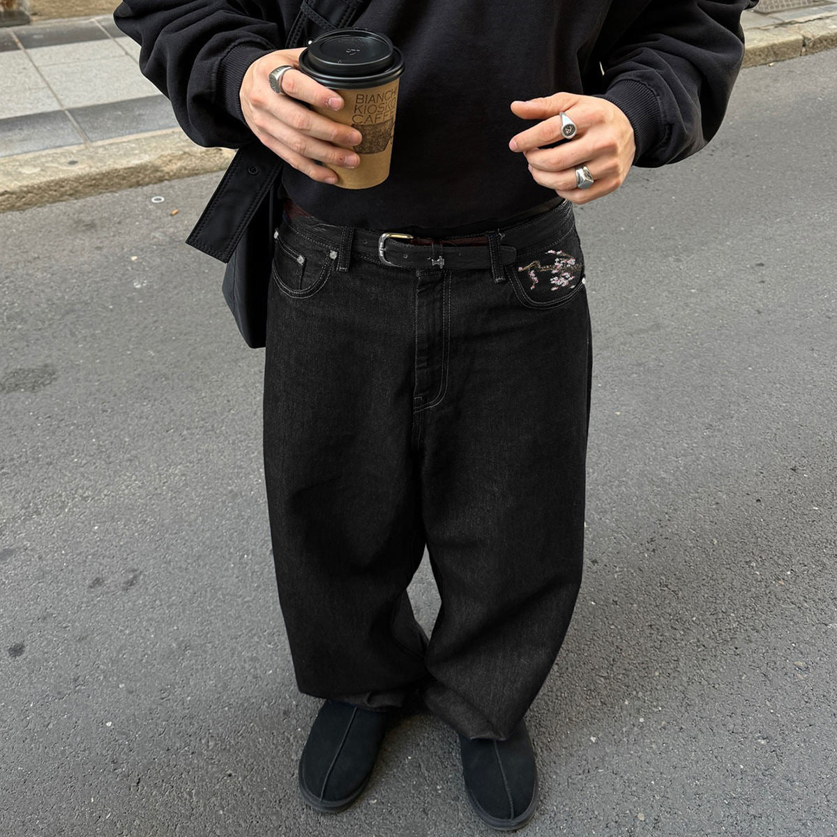 JEANS EN DENIM VINTAGE BRODERIE DE FLEURS DE PRUNIER